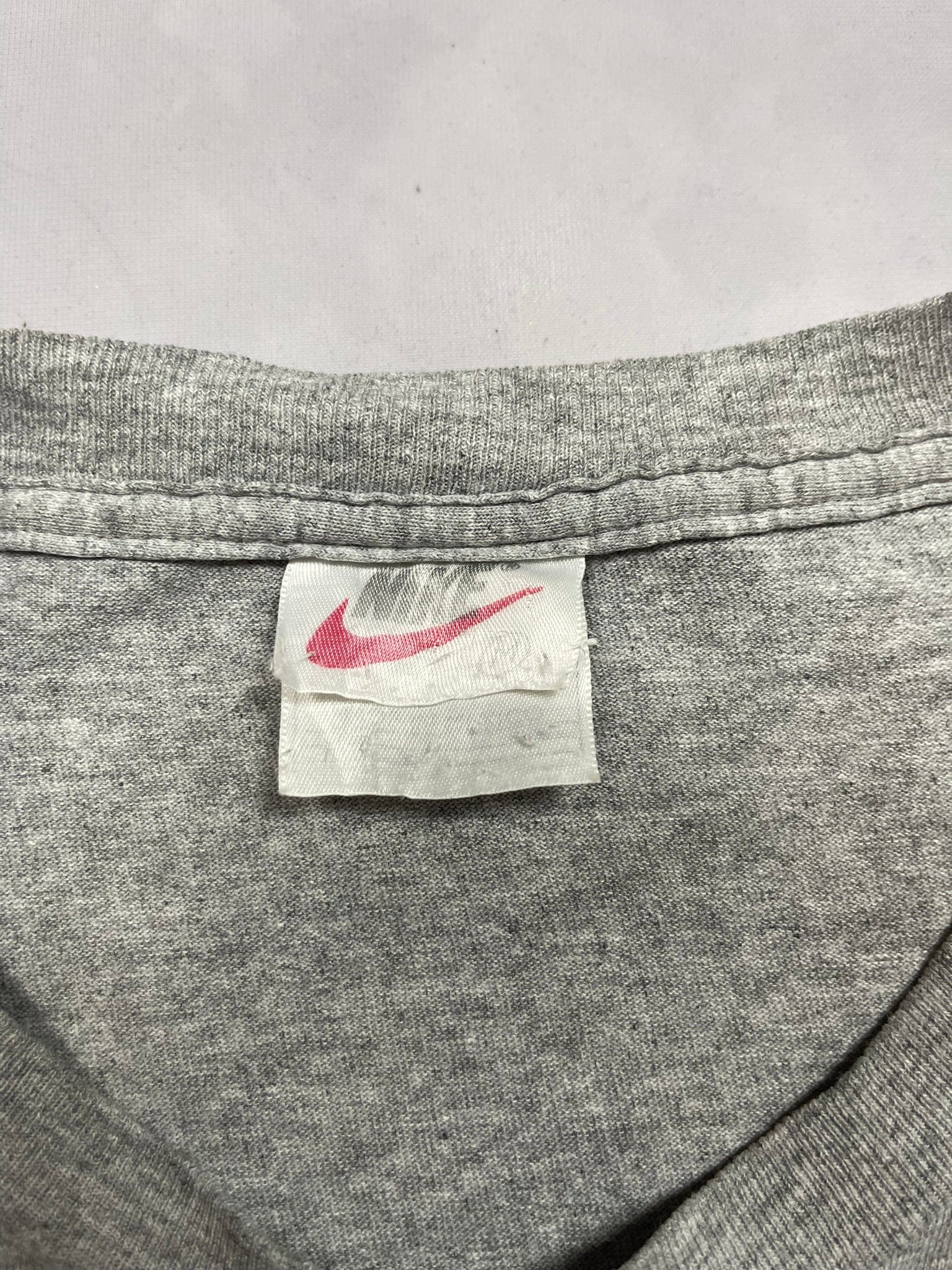 The Vintage Racks T-Shirt Nike Faded Swoosh - Medium