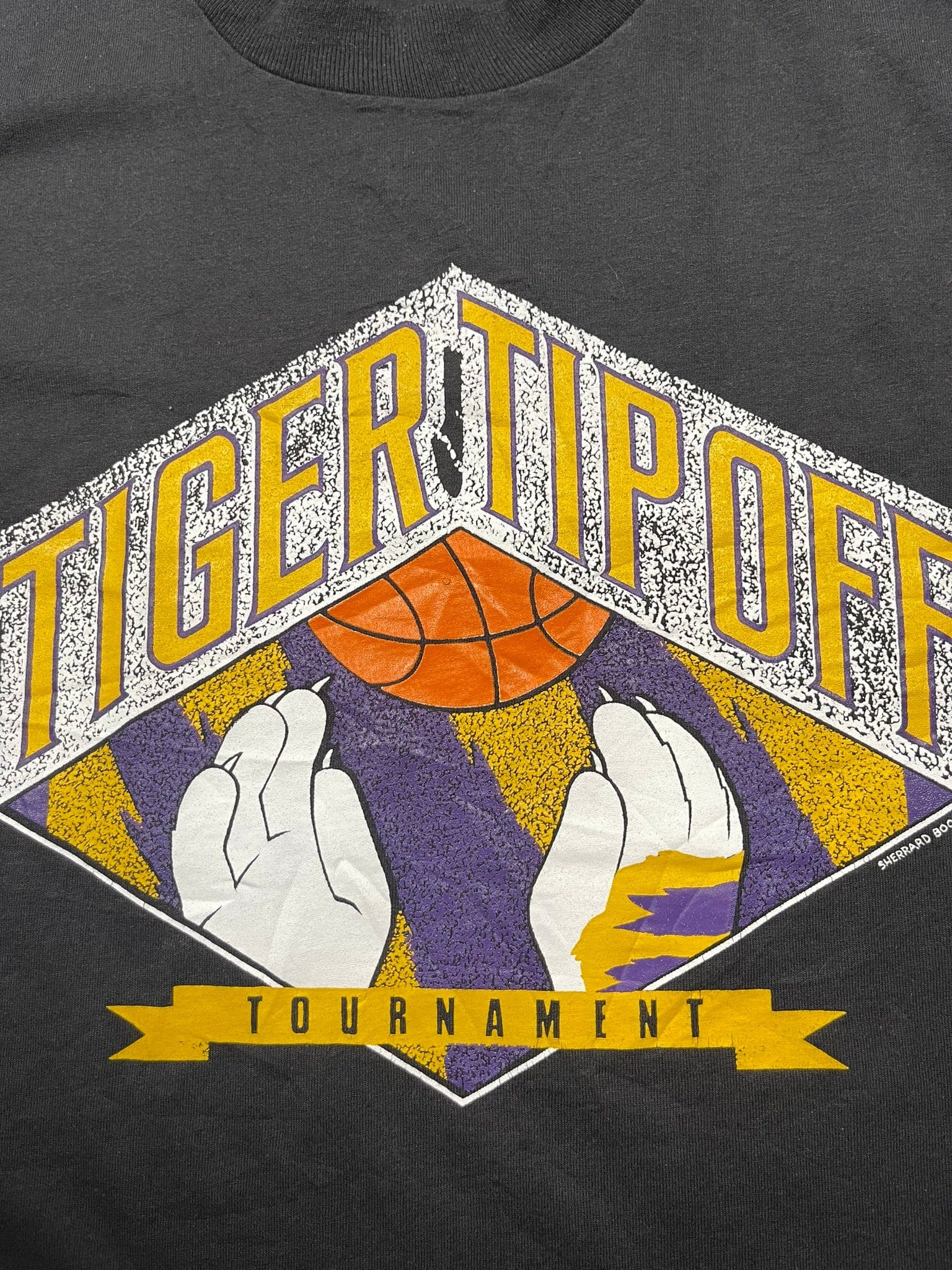 The Vintage Racks T-Shirt Tiger Tip Off - Large